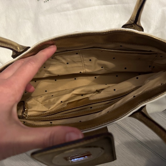 Kate Spade Ivory and Gold handbag. - Picture 2 of 6